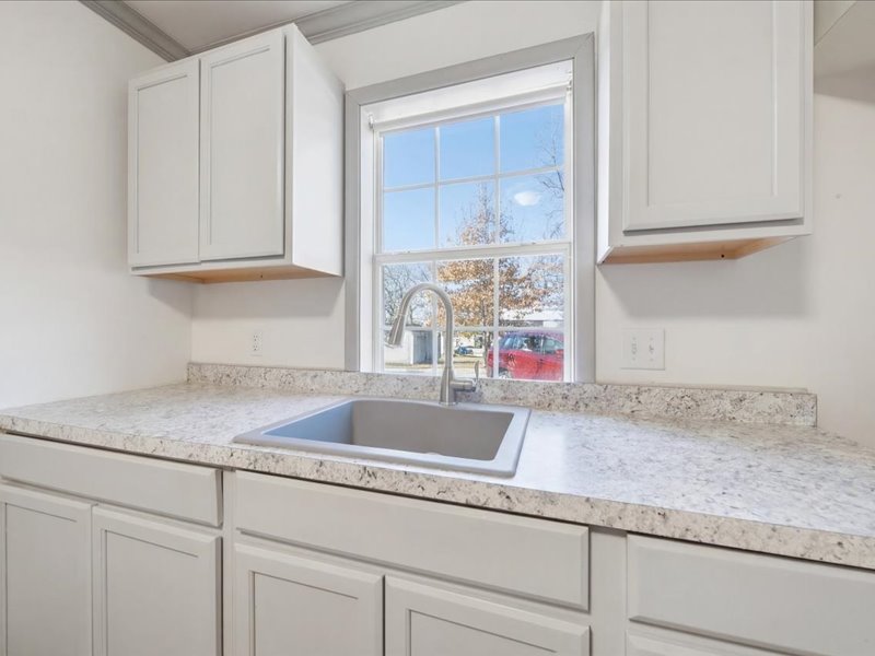 600 S Main Property Photo 15