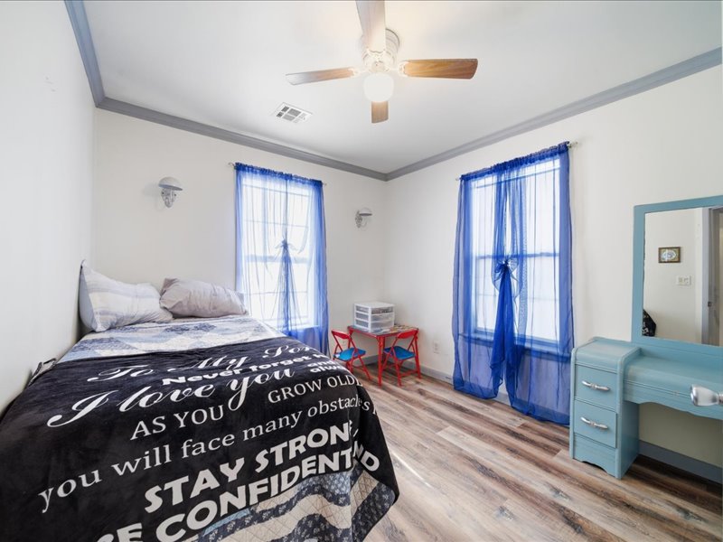 600 S Main Property Photo 19