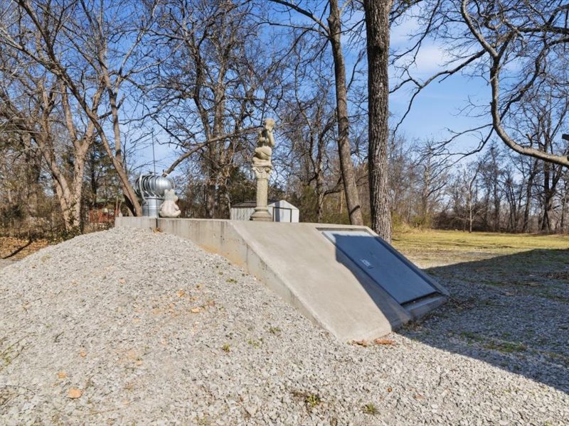 600 S Main Property Photo 30