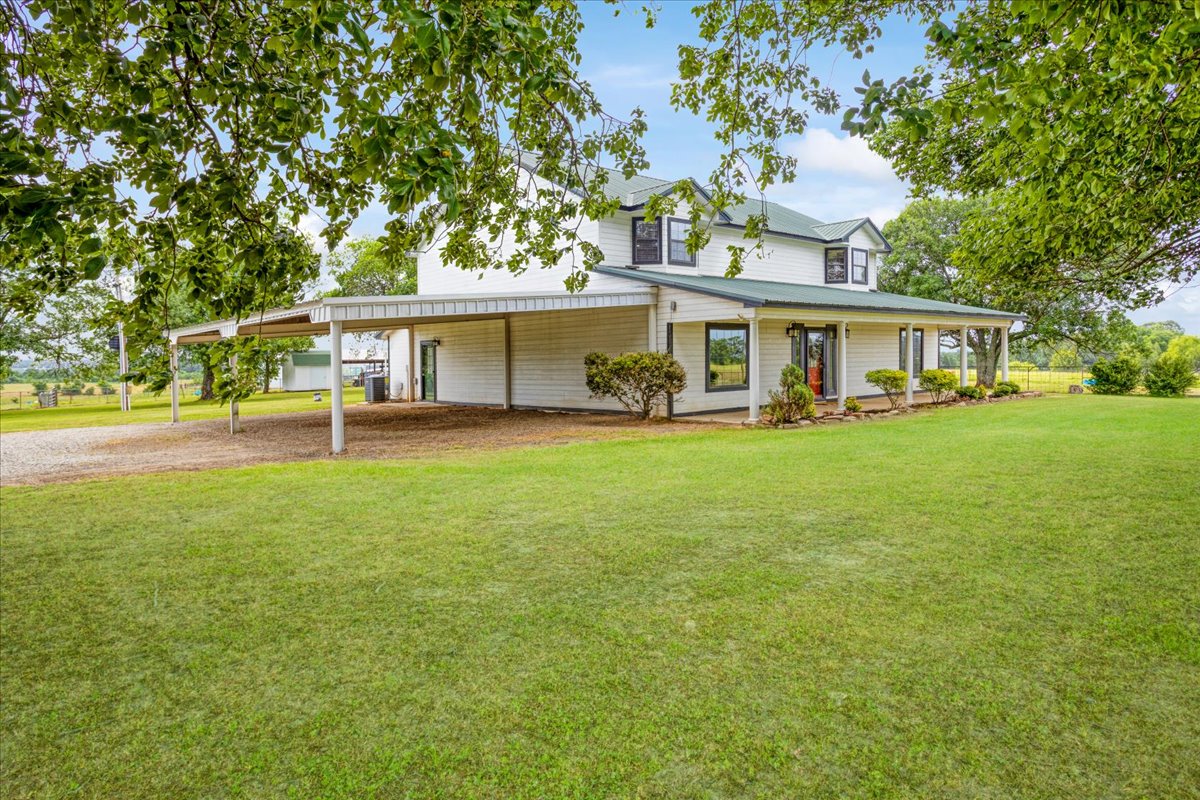 1205 N 4360 Road Property Photo 3