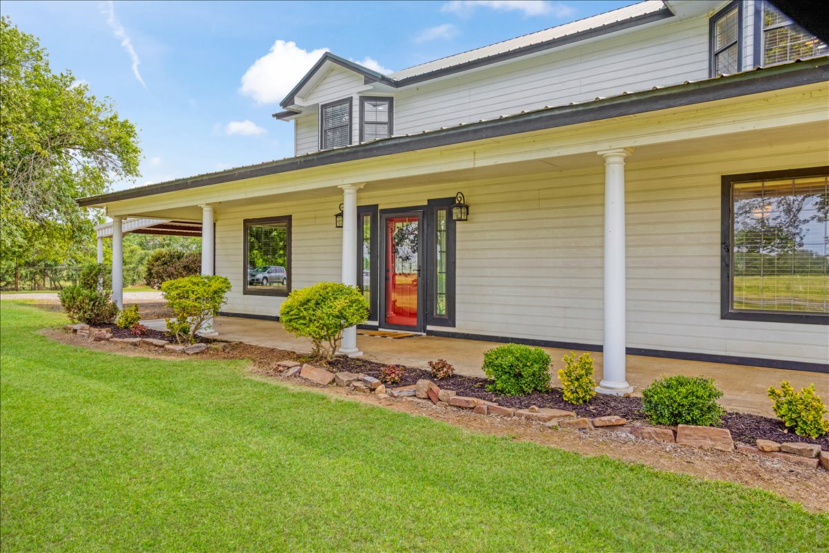 1205 N 4360 Road Property Photo 4