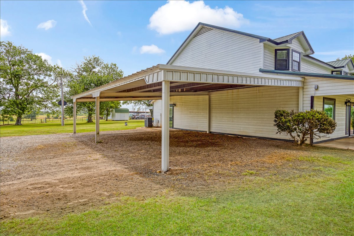 1205 N 4360 Road Property Photo 5