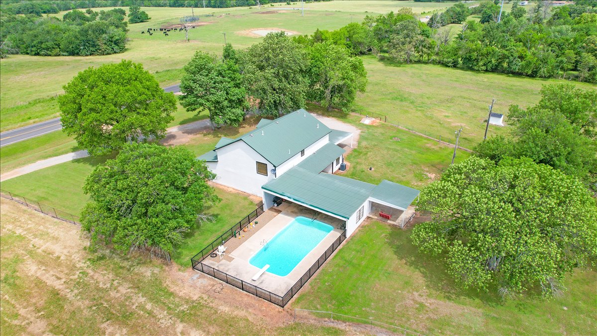 1205 N 4360 Road Property Photo 6