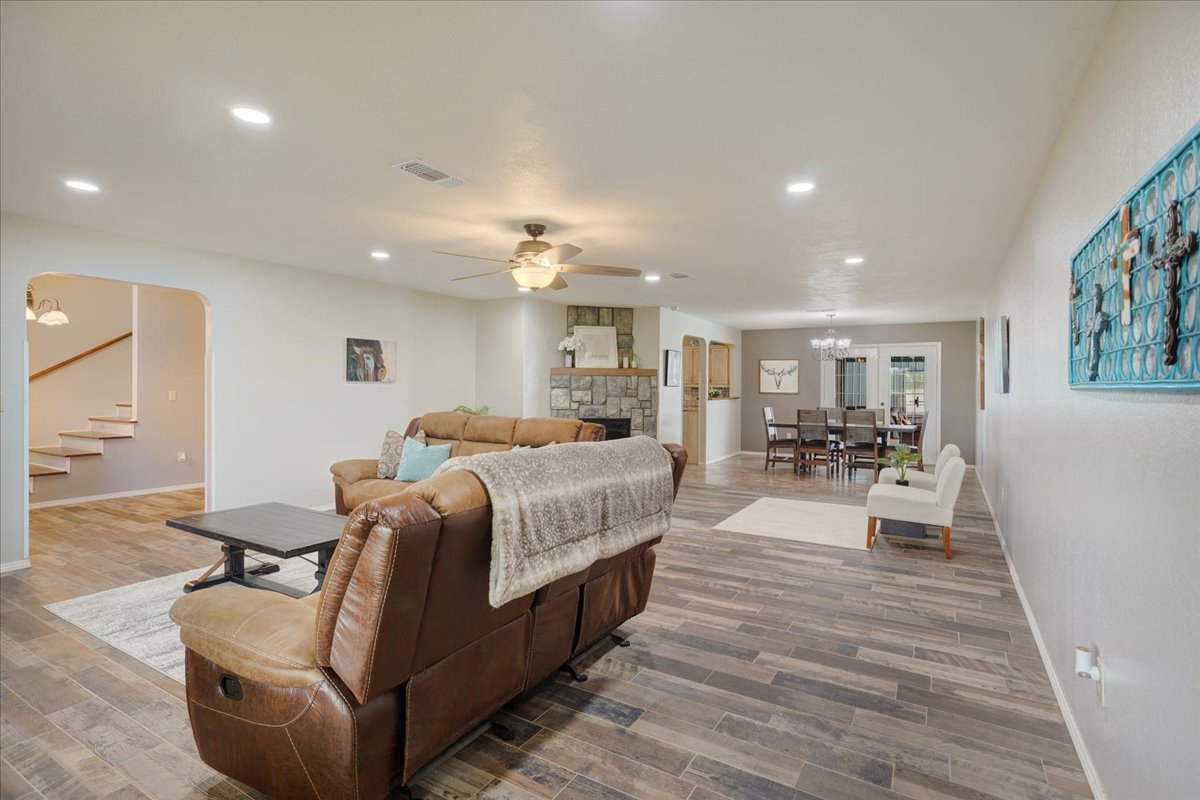 1205 N 4360 Road Property Photo 10