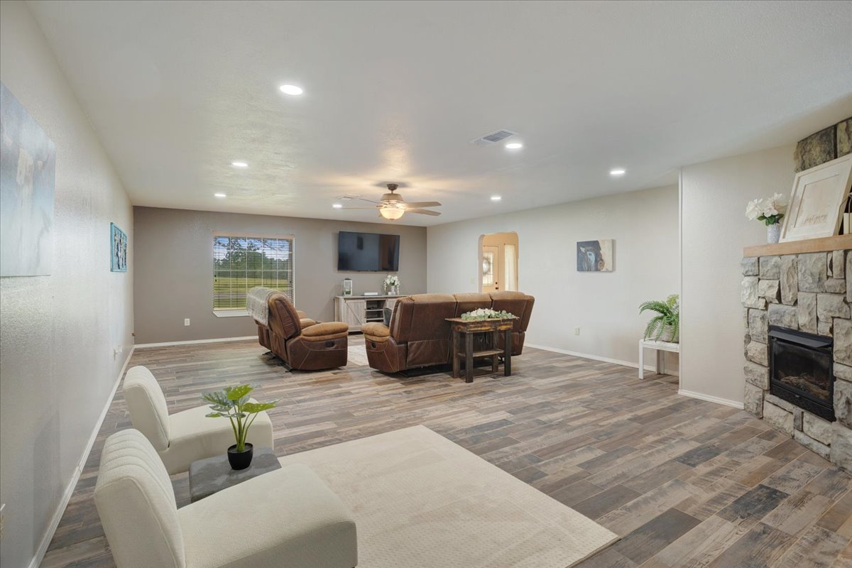 1205 N 4360 Road Property Photo 11