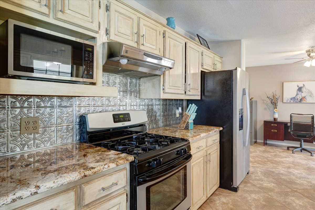 1205 N 4360 Road Property Photo 16
