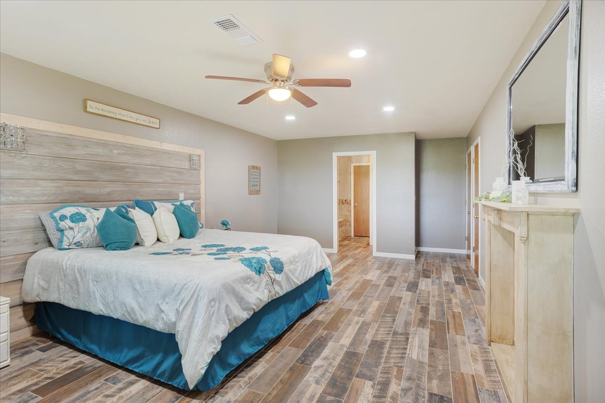 1205 N 4360 Road Property Photo 21