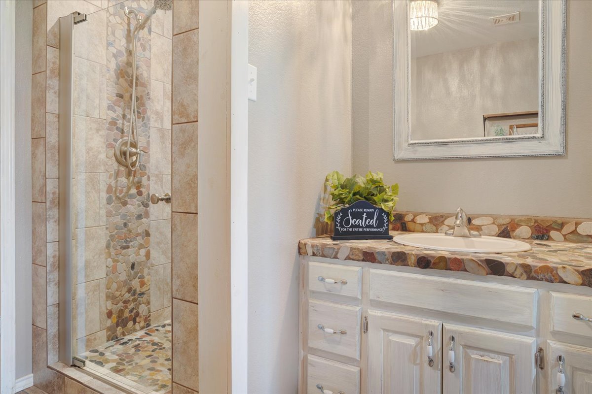 1205 N 4360 Road Property Photo 26