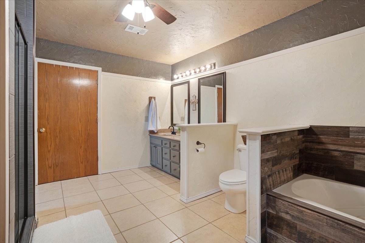 1205 N 4360 Road Property Photo 33