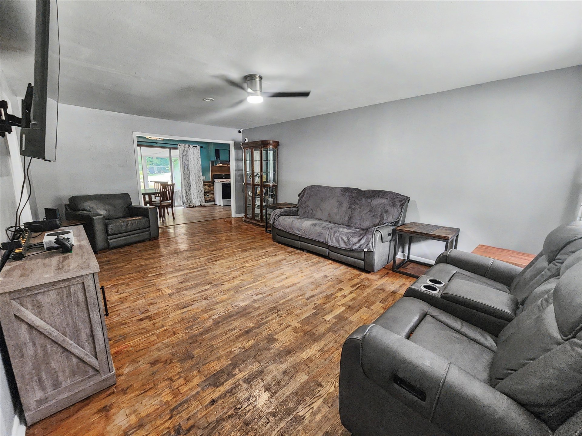 1100 S State Avenue Property Photo 6