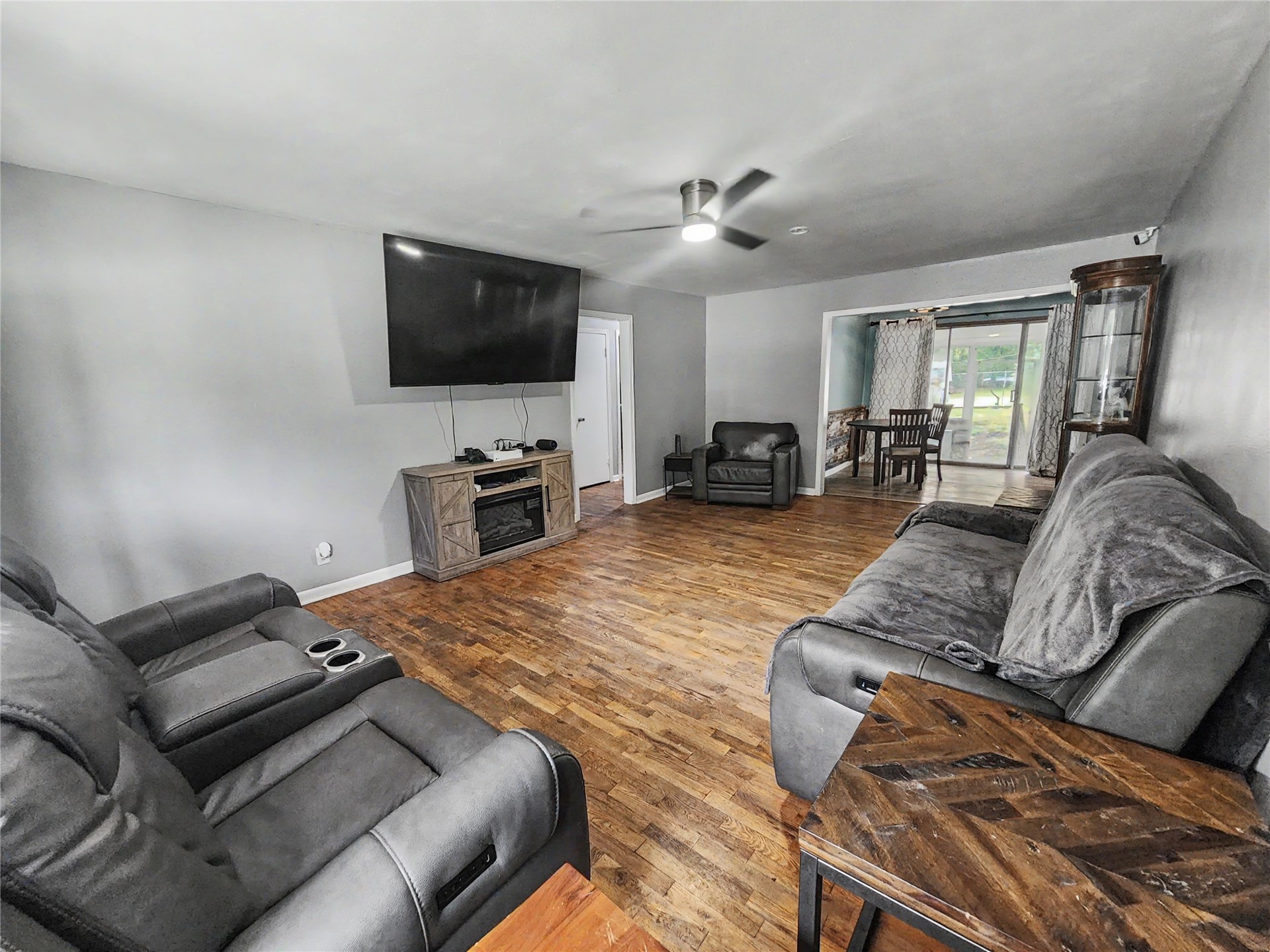 1100 S State Avenue Property Photo 8