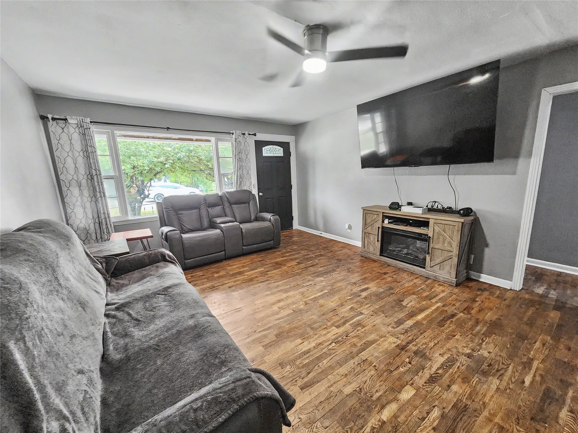 1100 S State Avenue Property Photo 10