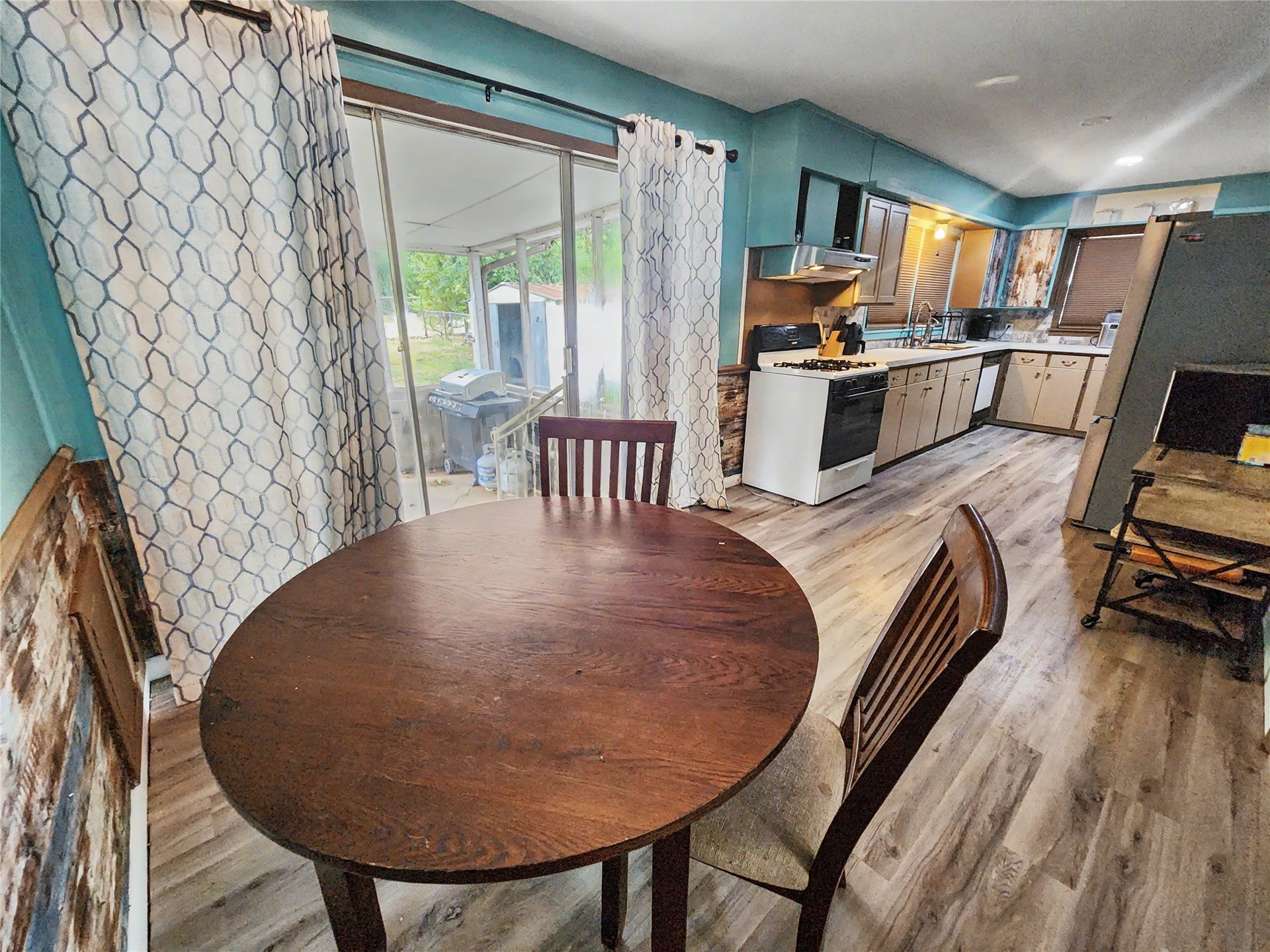 1100 S State Avenue Property Photo 13