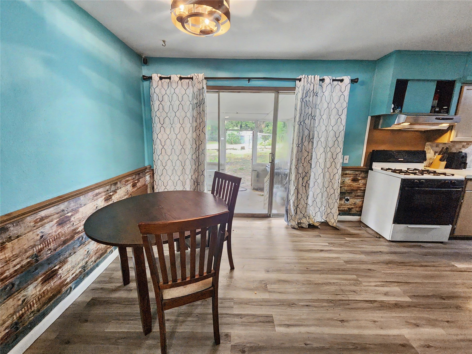 1100 S State Avenue Property Photo 14