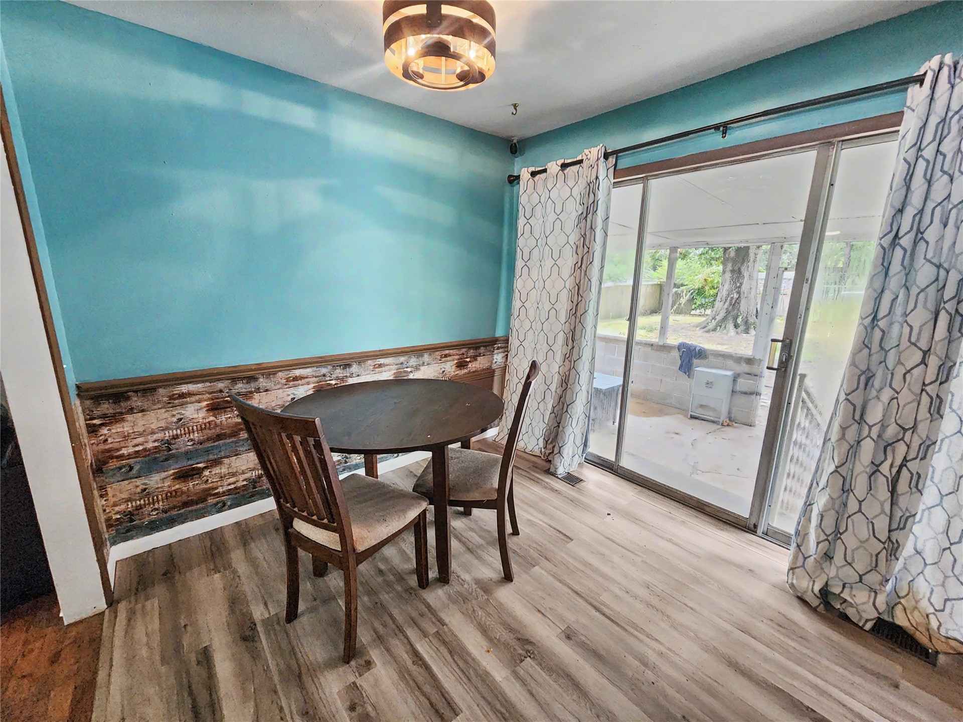 1100 S State Avenue Property Photo 15