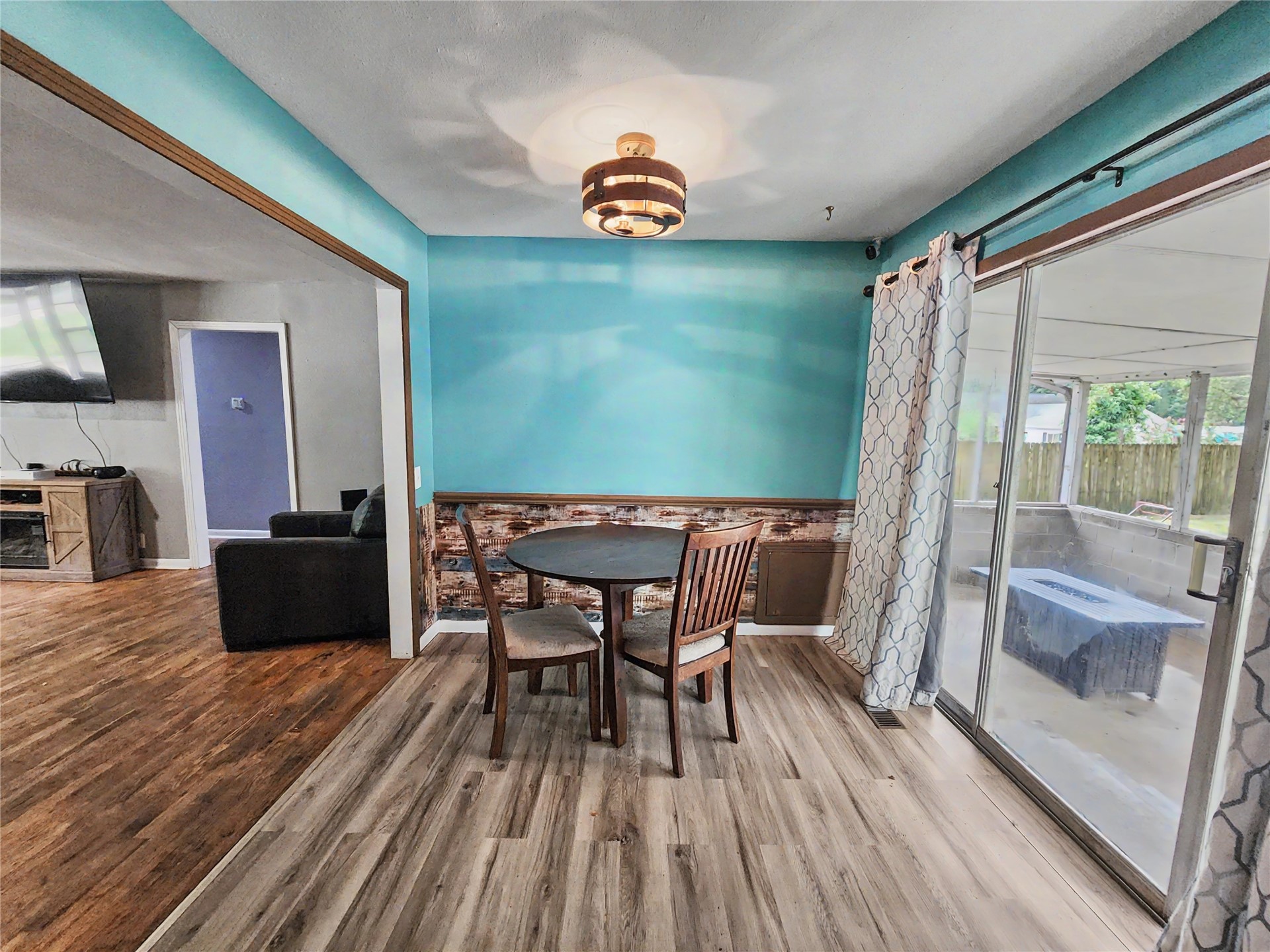 1100 S State Avenue Property Photo 16