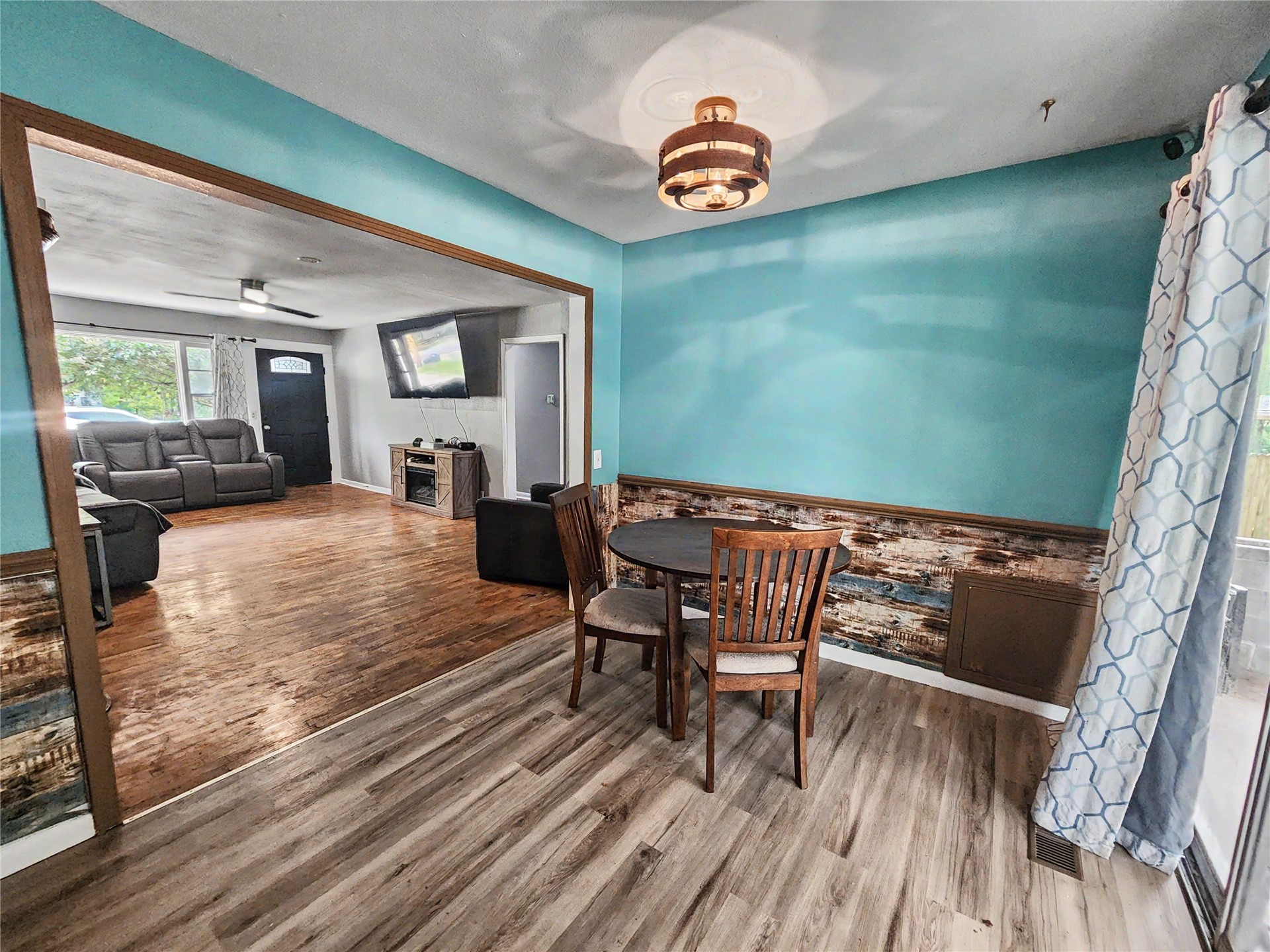 1100 S State Avenue Property Photo 17