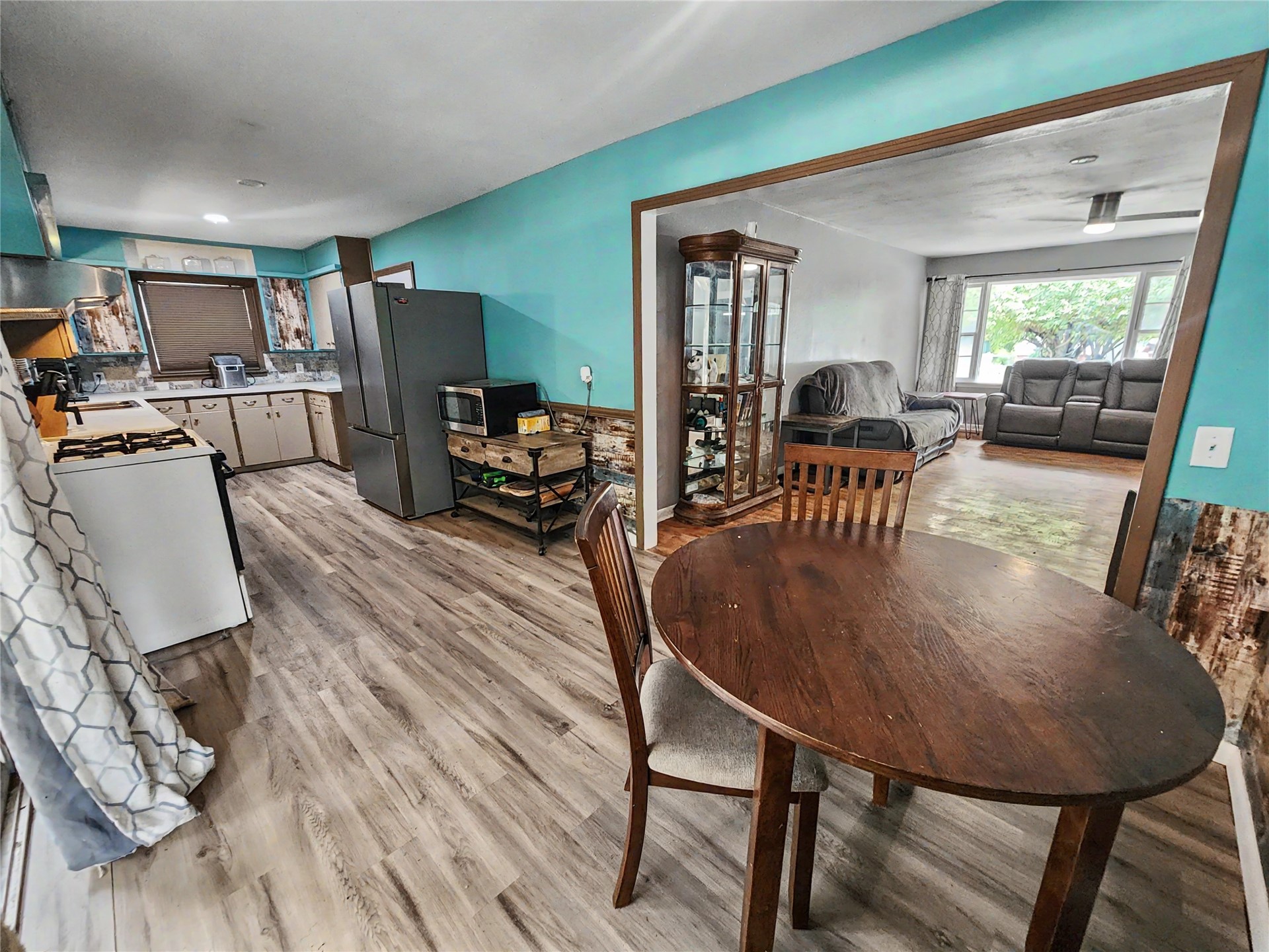 1100 S State Avenue Property Photo 19