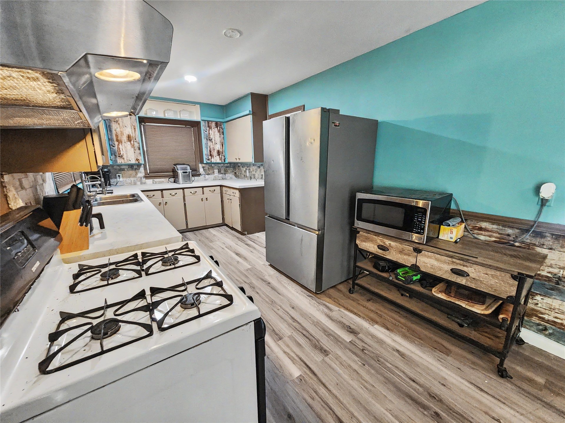 1100 S State Avenue Property Photo 21