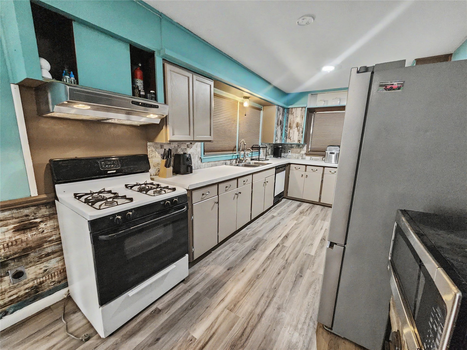 1100 S State Avenue Property Photo 22