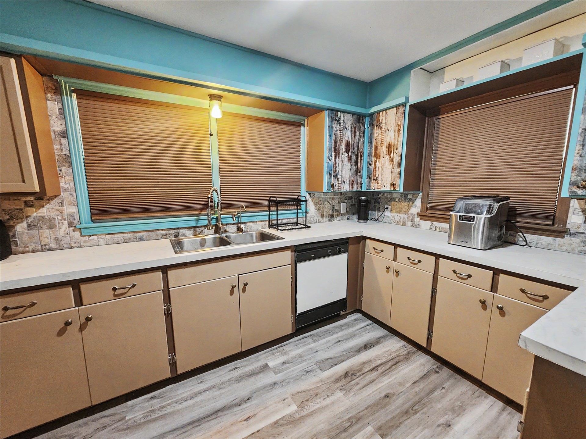 1100 S State Avenue Property Photo 25