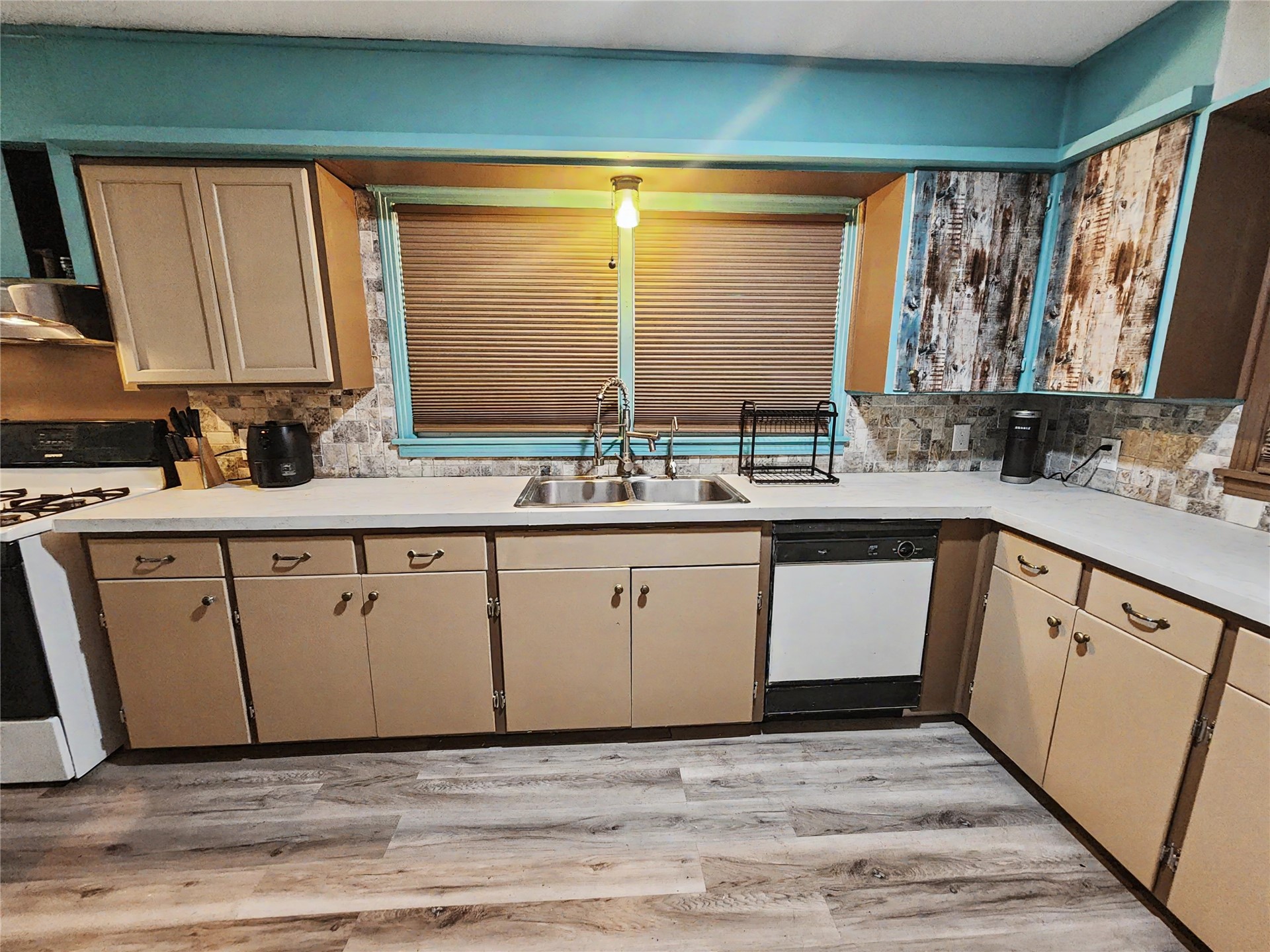 1100 S State Avenue Property Photo 26