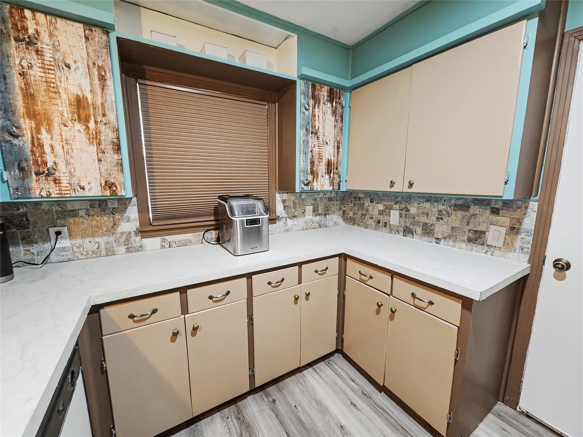1100 S State Avenue Property Photo 27