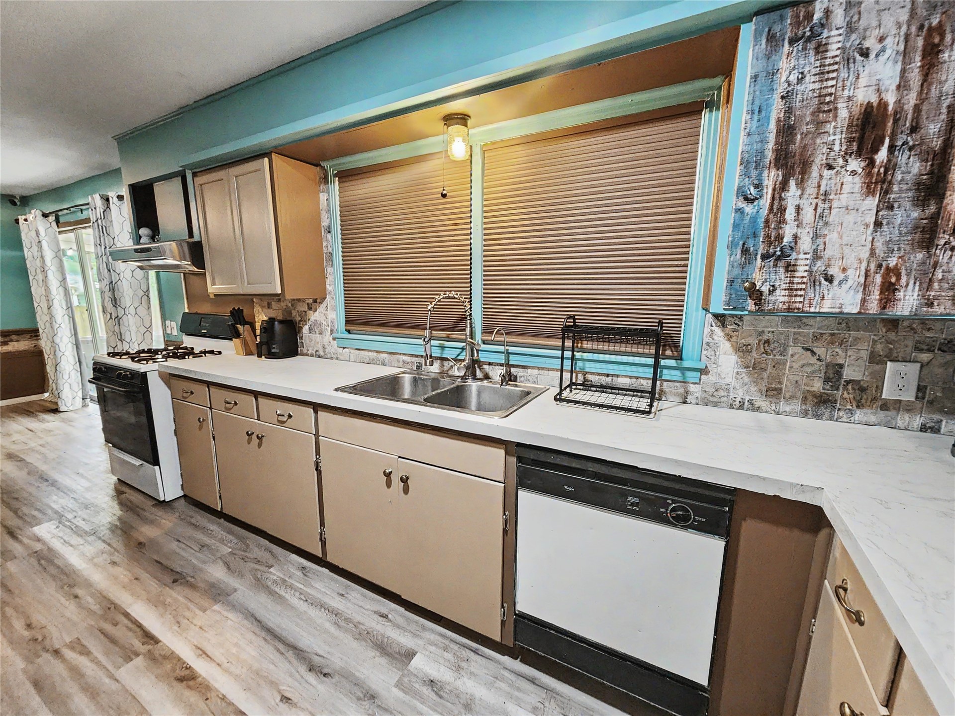 1100 S State Avenue Property Photo 29