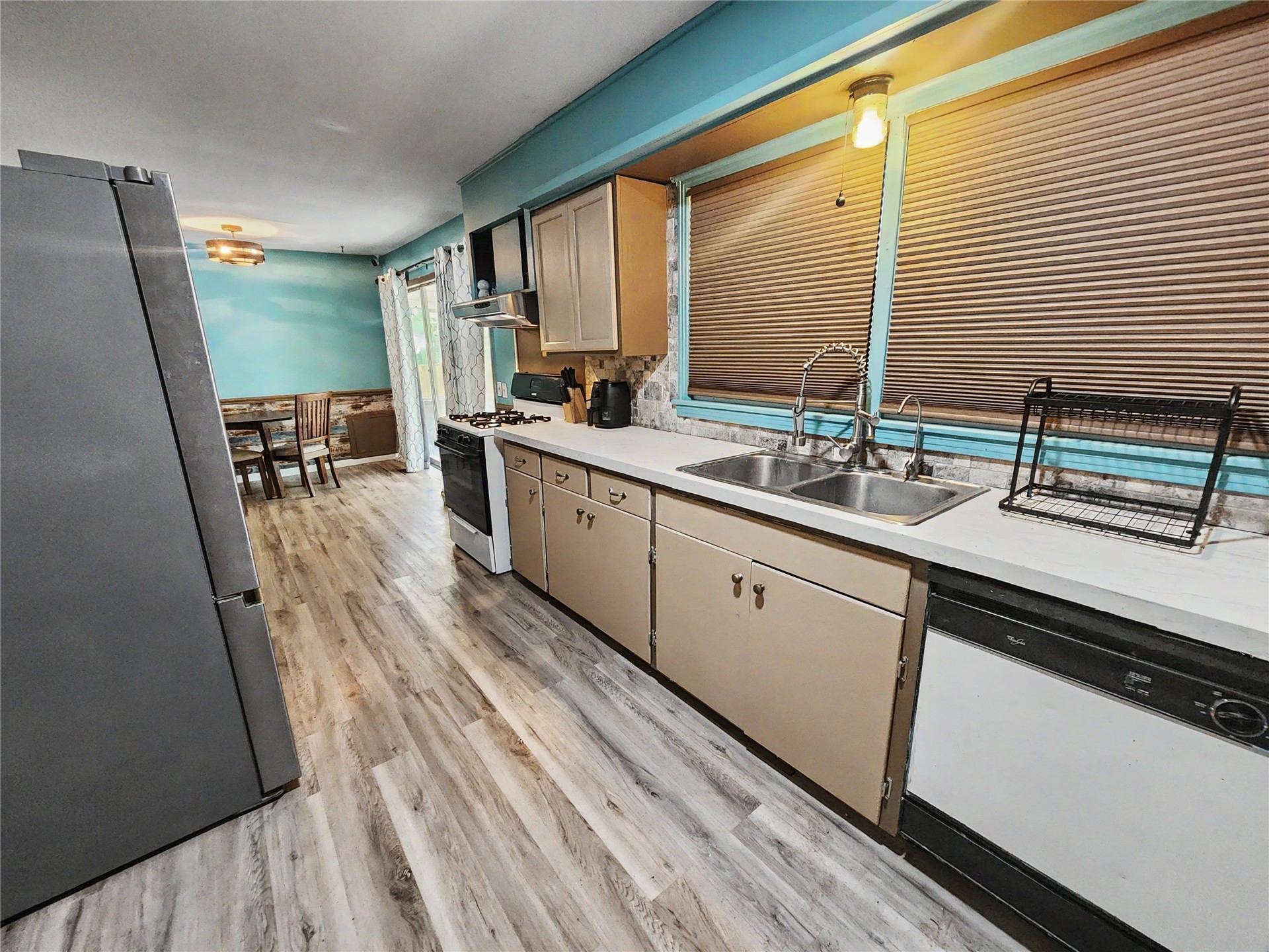 1100 S State Avenue Property Photo 30