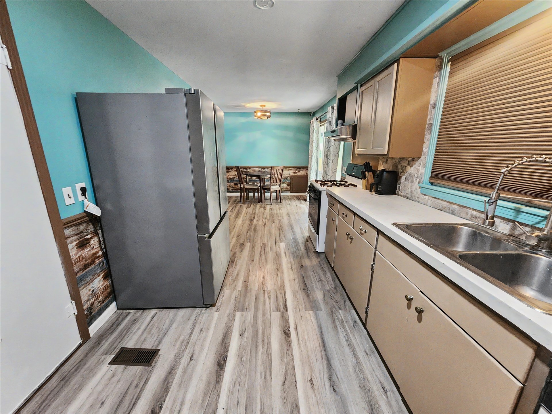 1100 S State Avenue Property Photo 31