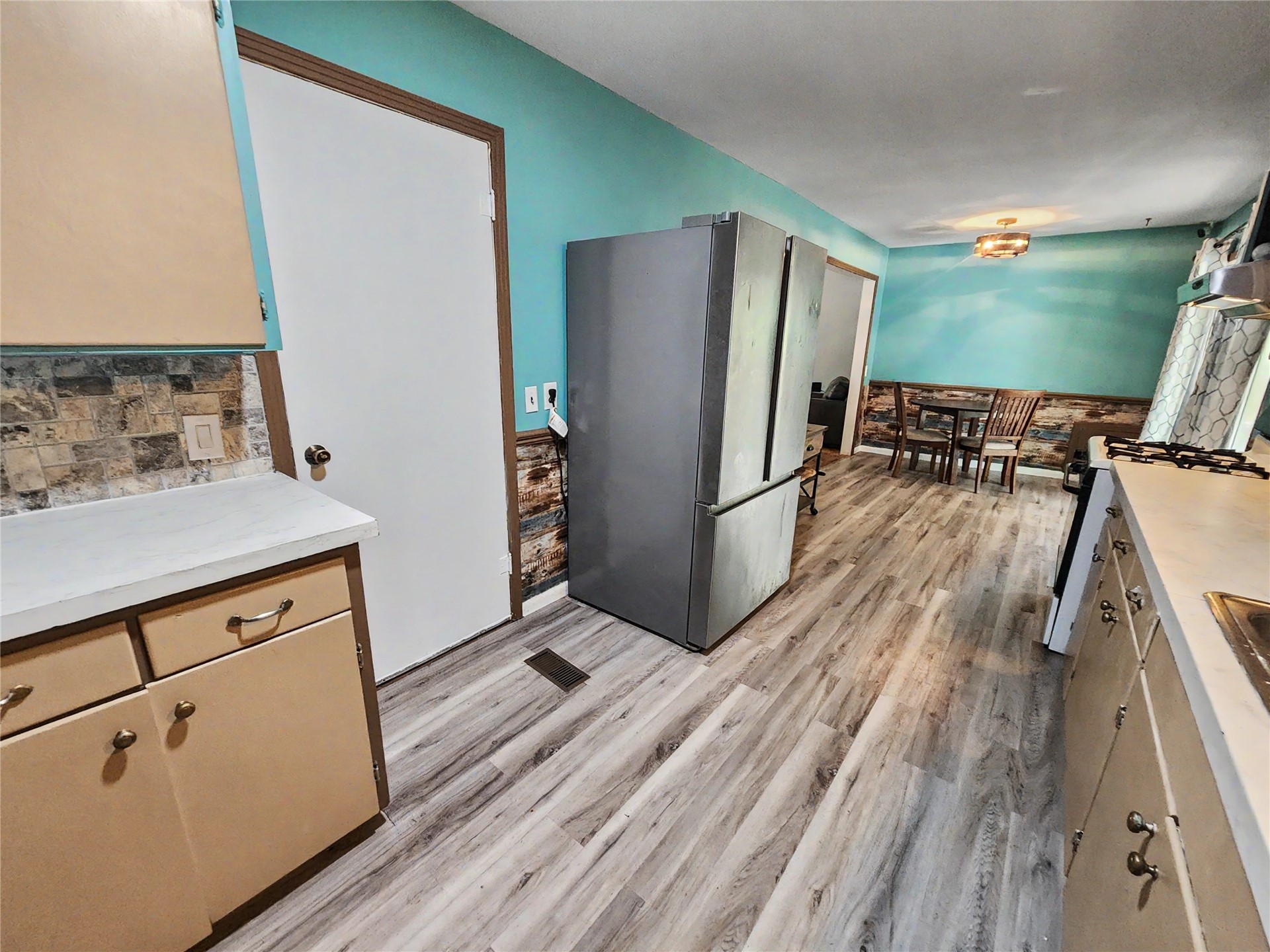 1100 S State Avenue Property Photo 32