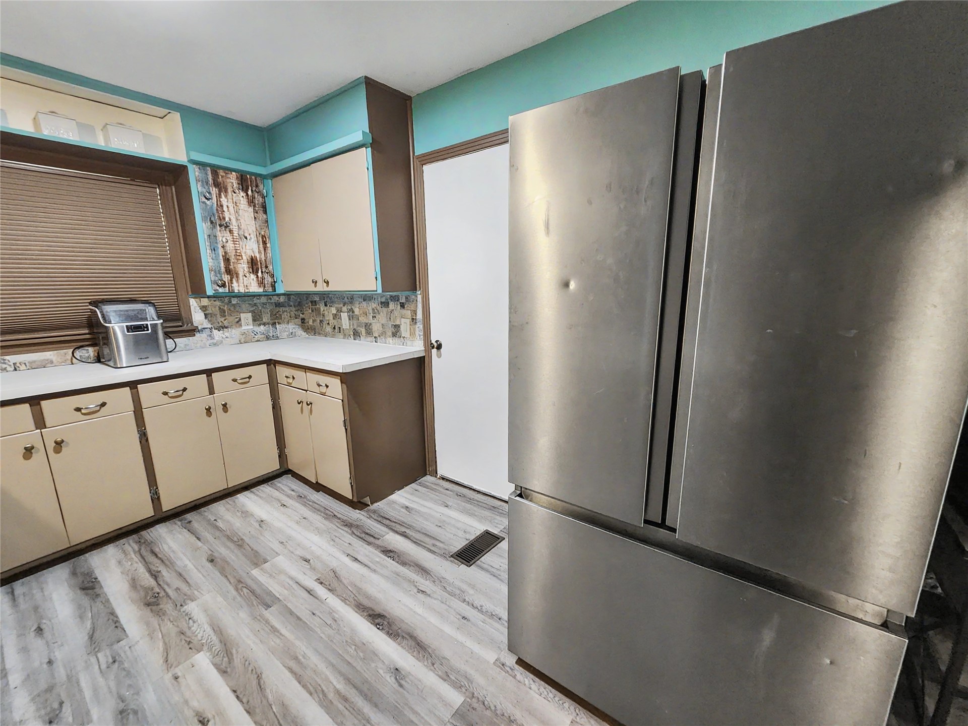 1100 S State Avenue Property Photo 34