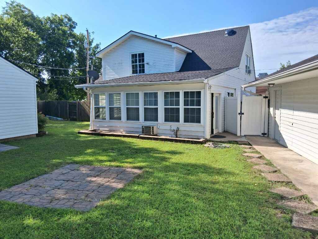 903 15th Property Photo 6