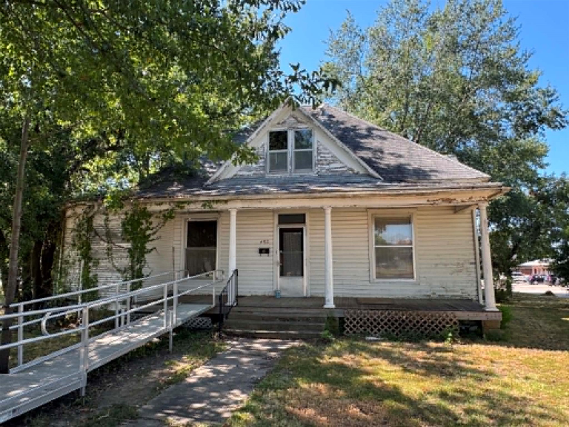 402 E Cherokee Avenue Property Photo 1