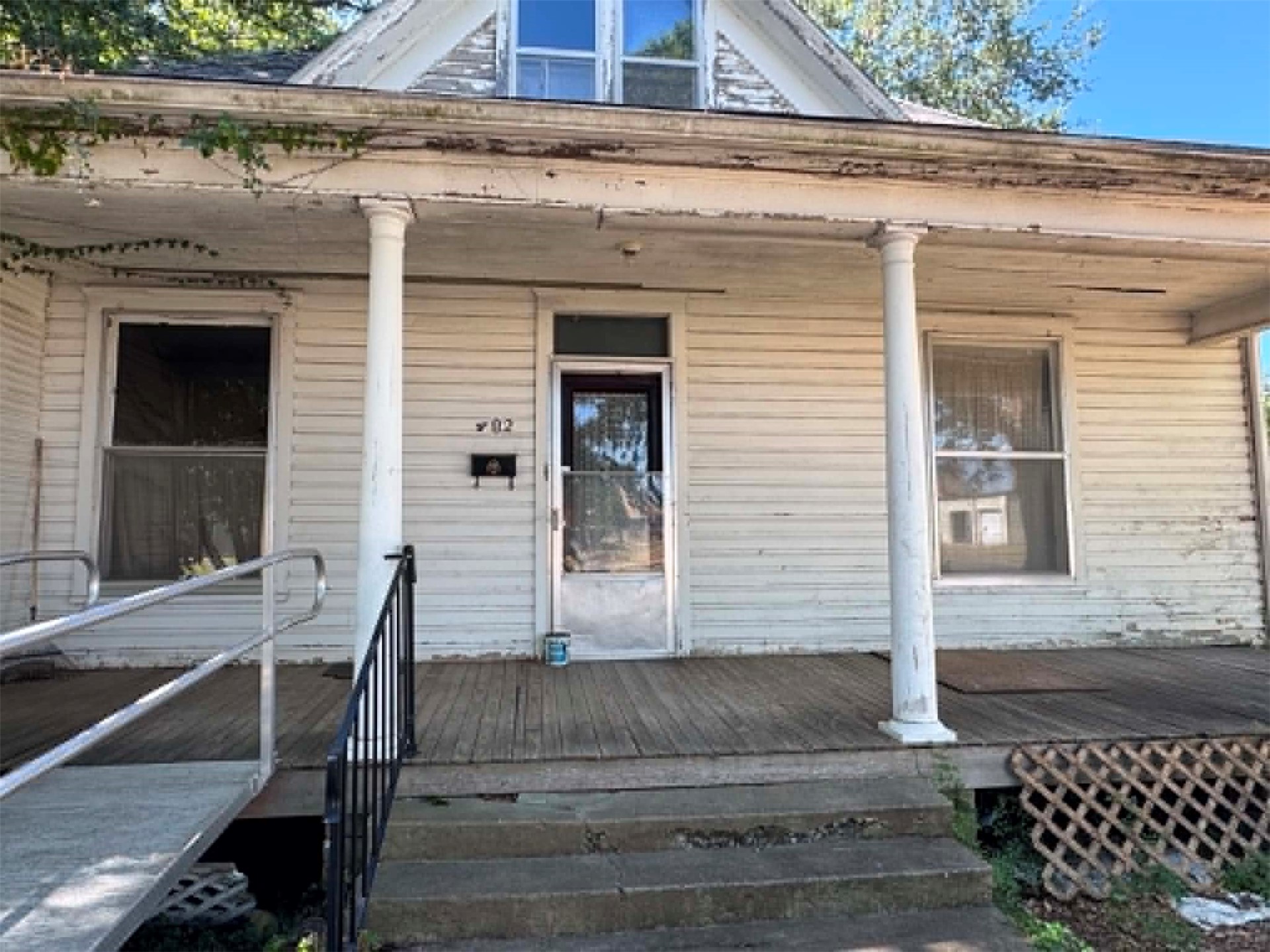 402 E Cherokee Avenue Property Photo 2