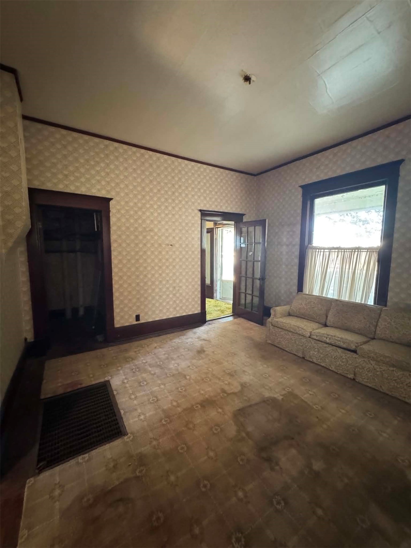 402 E Cherokee Avenue Property Photo 16
