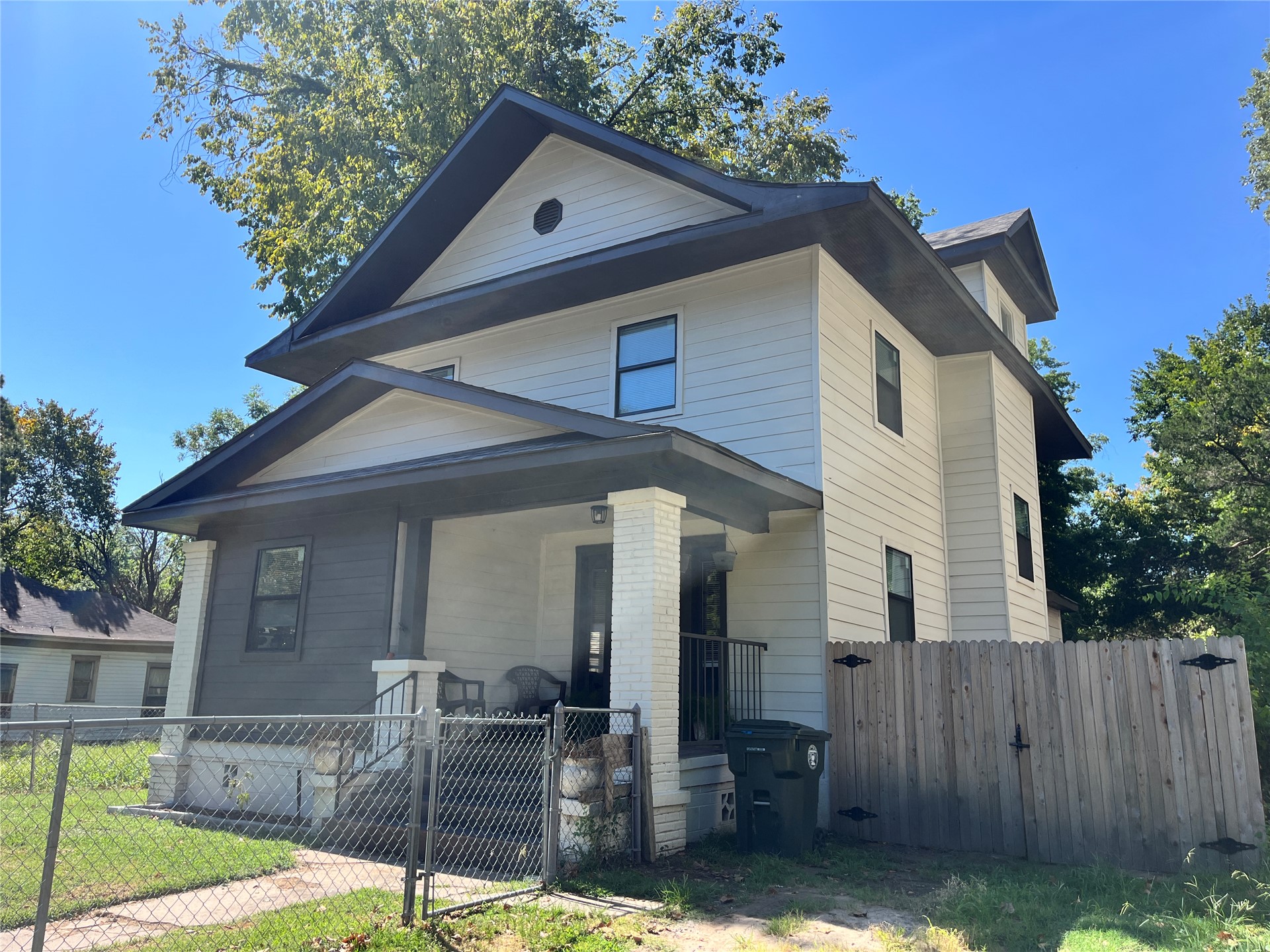 623 Lawrence Street Property Photo 1