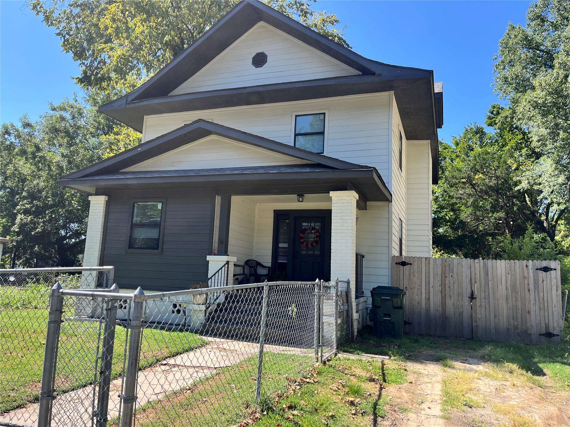 623 Lawrence Street Property Photo 2