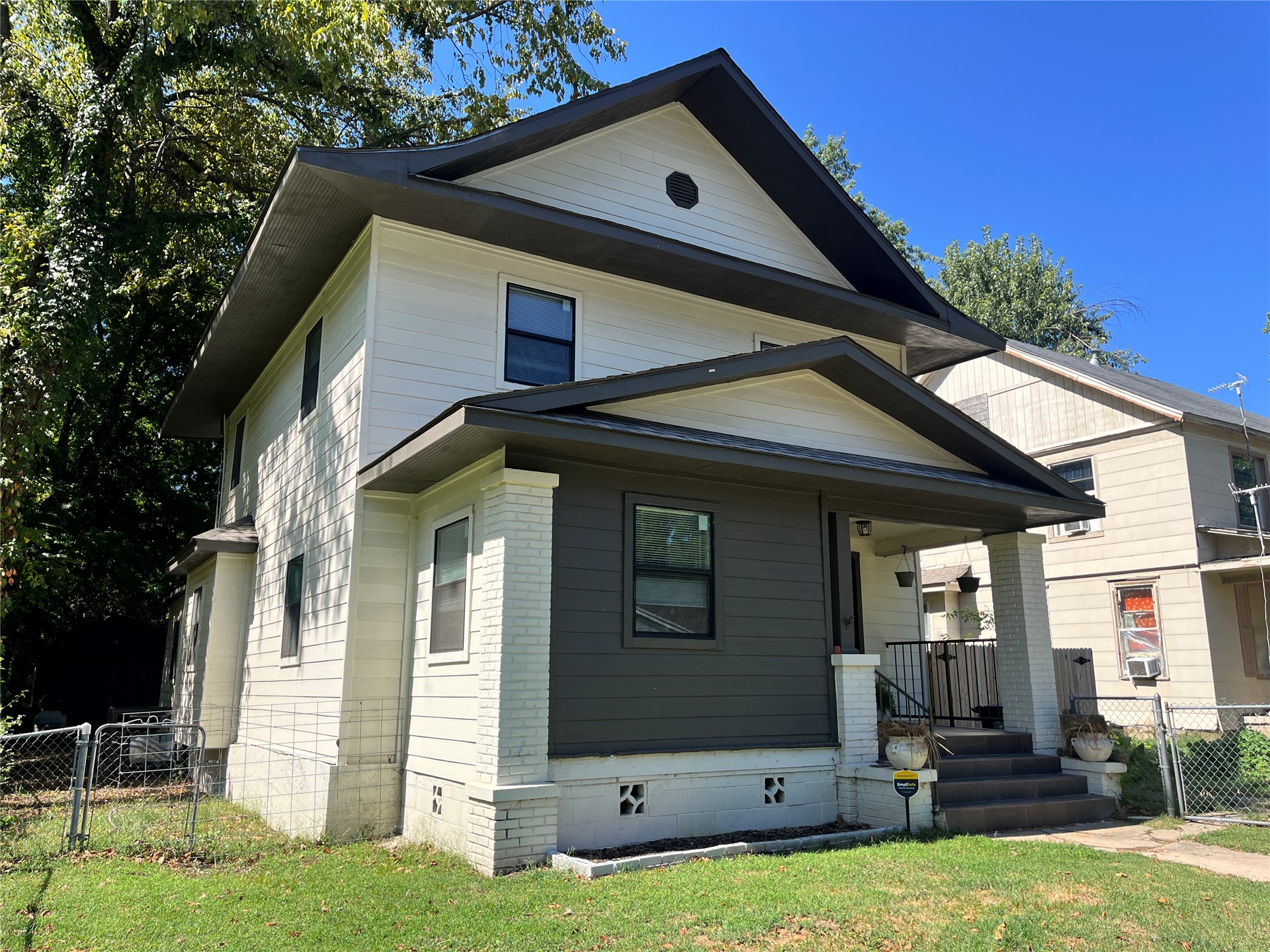 623 Lawrence Street Property Photo 3