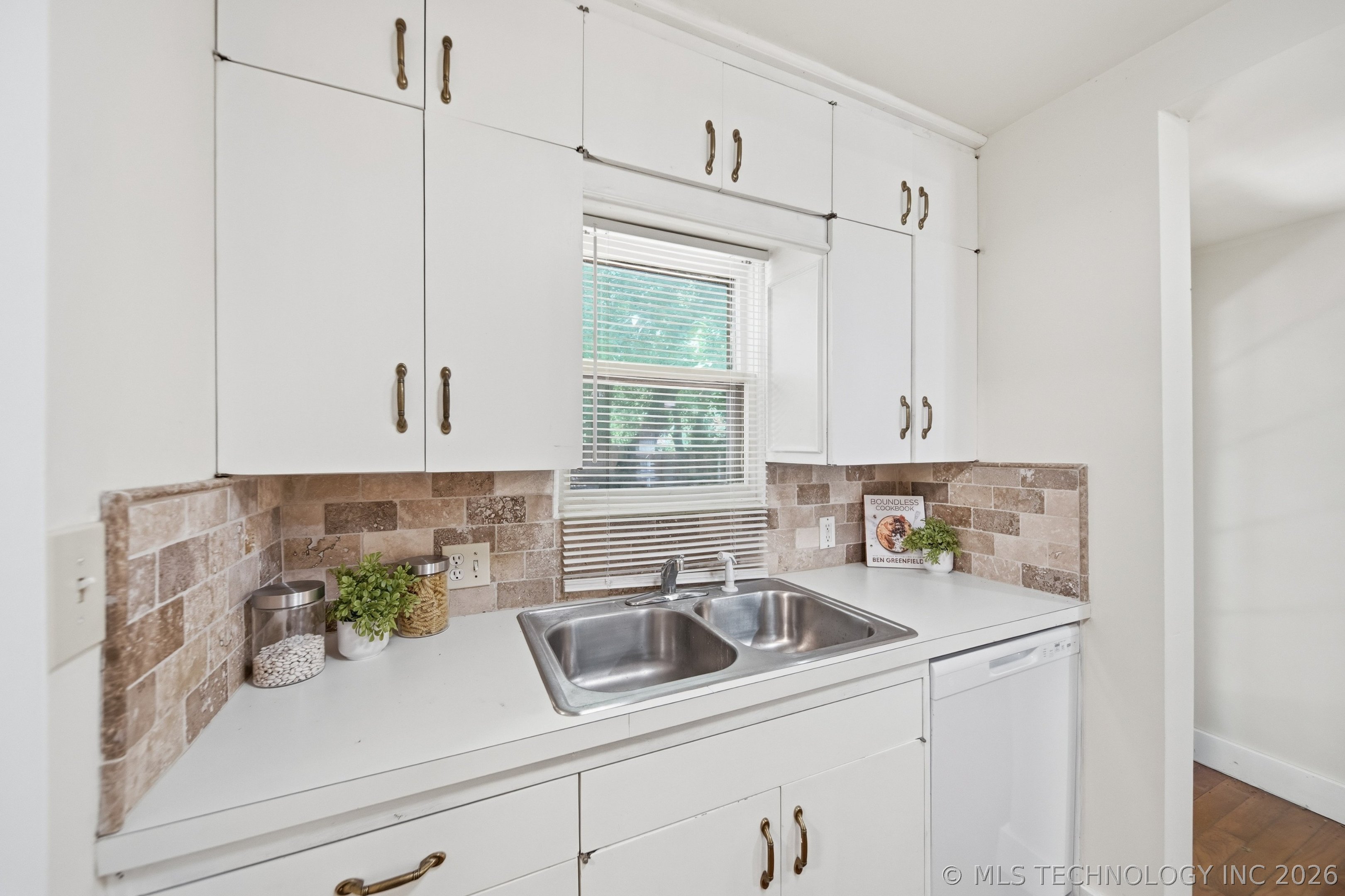 1313 E 66th Place Property Photo 10