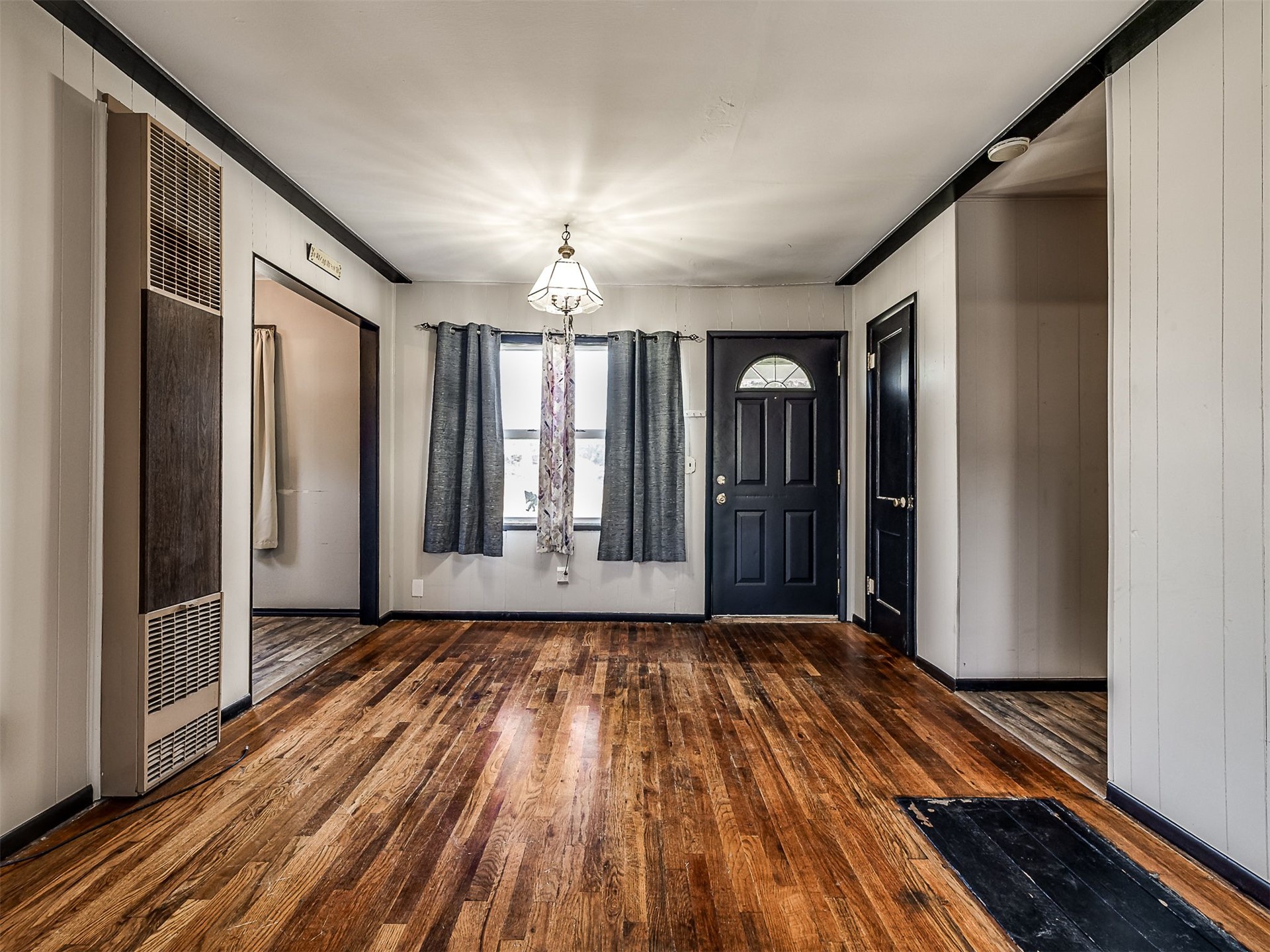 301 S Osage Property Photo 4
