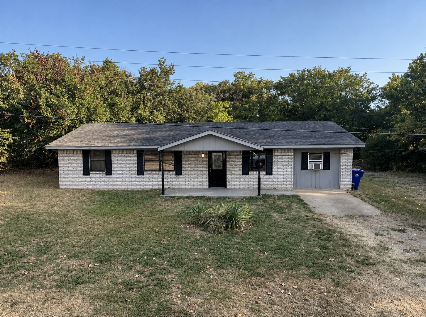 413 E Leecraft Property Photo 1