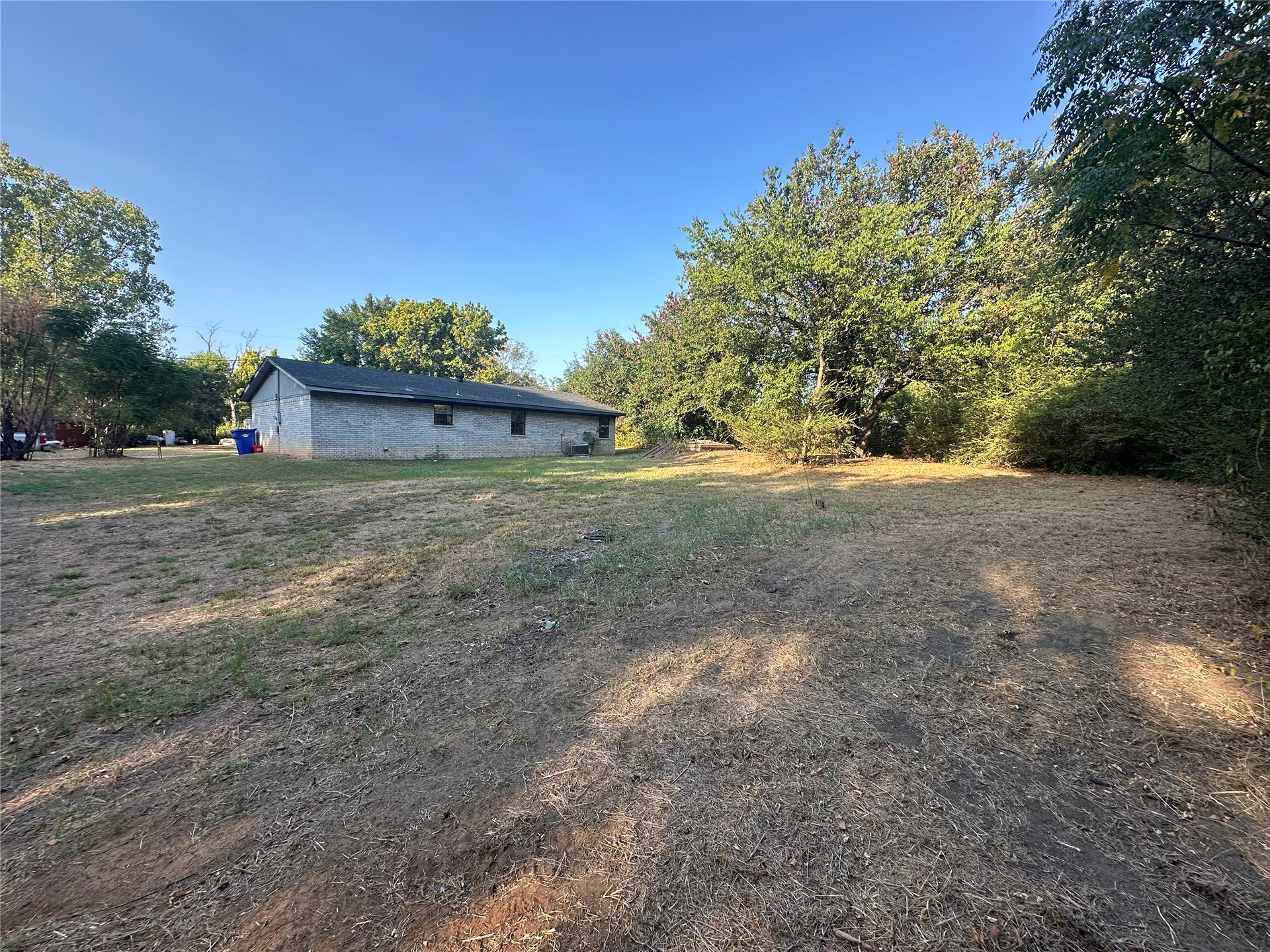 413 E Leecraft Property Photo 5