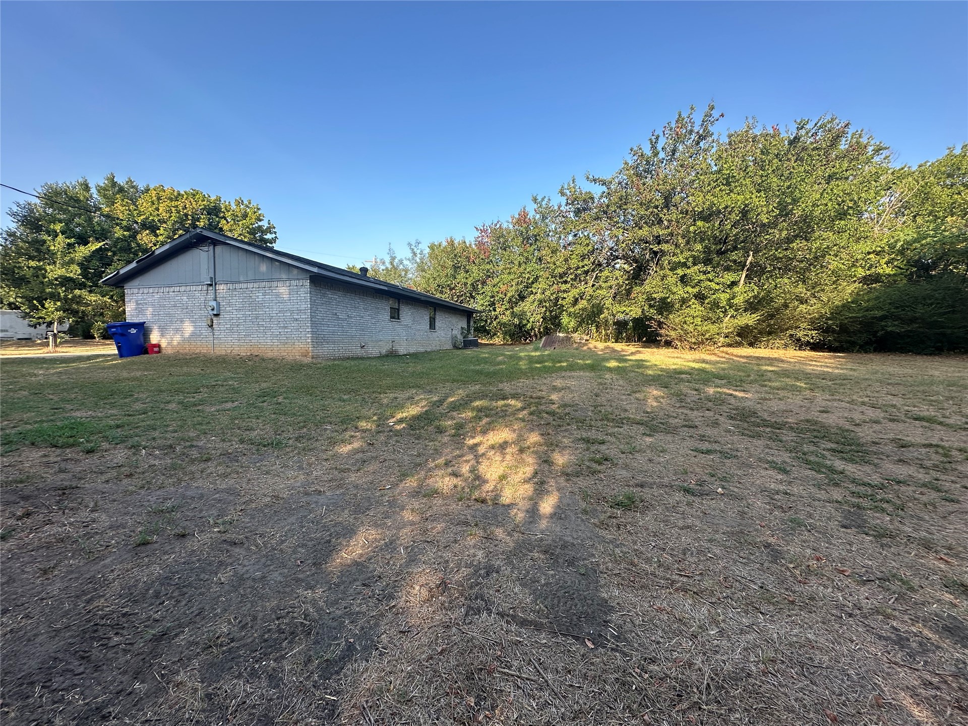 413 E Leecraft Property Photo 6
