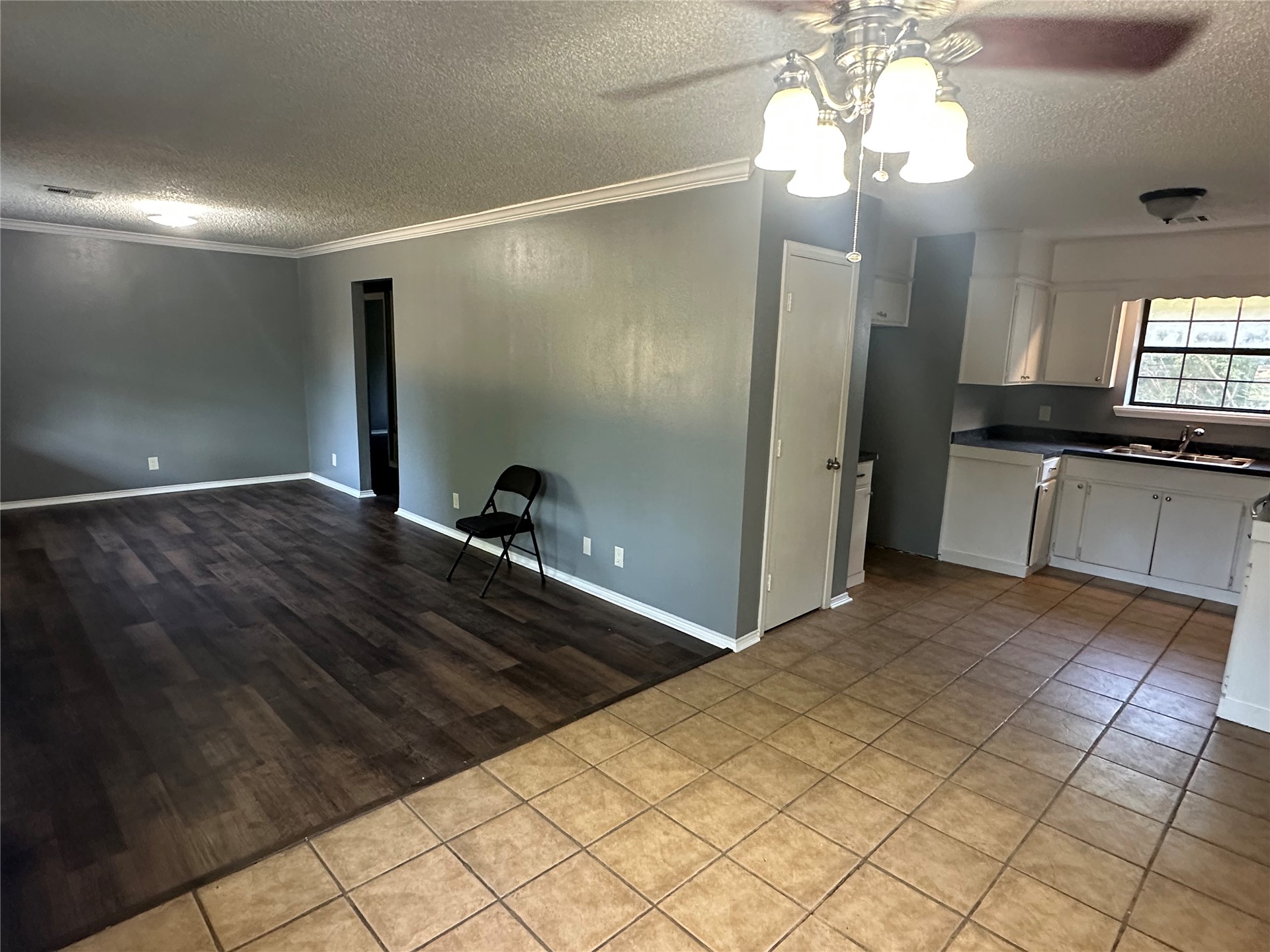 413 E Leecraft Property Photo 11