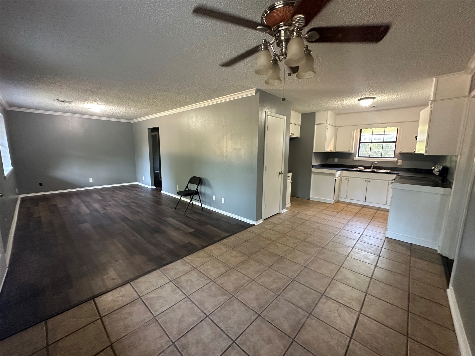 413 E Leecraft Property Photo 12