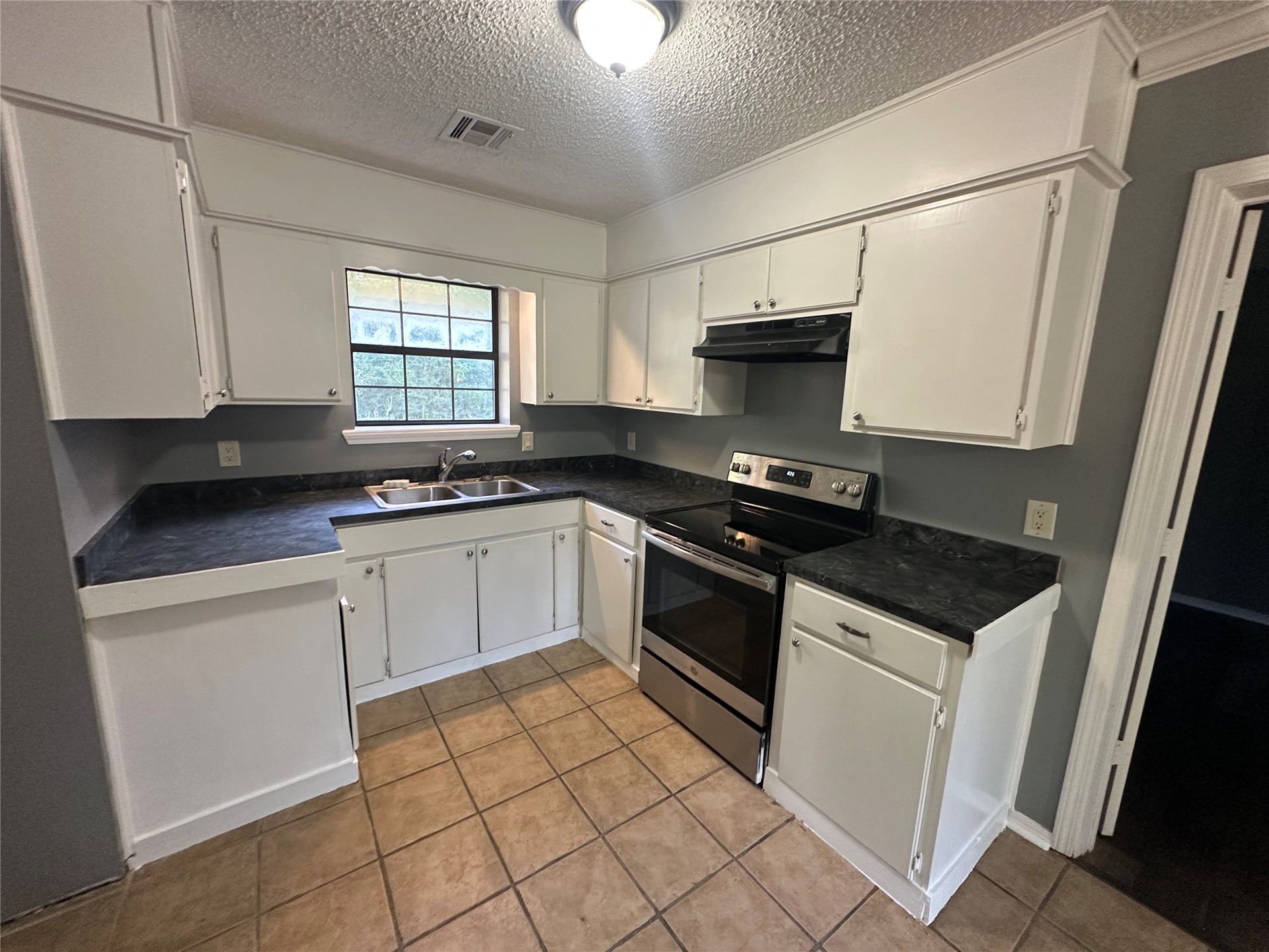 413 E Leecraft Property Photo 14