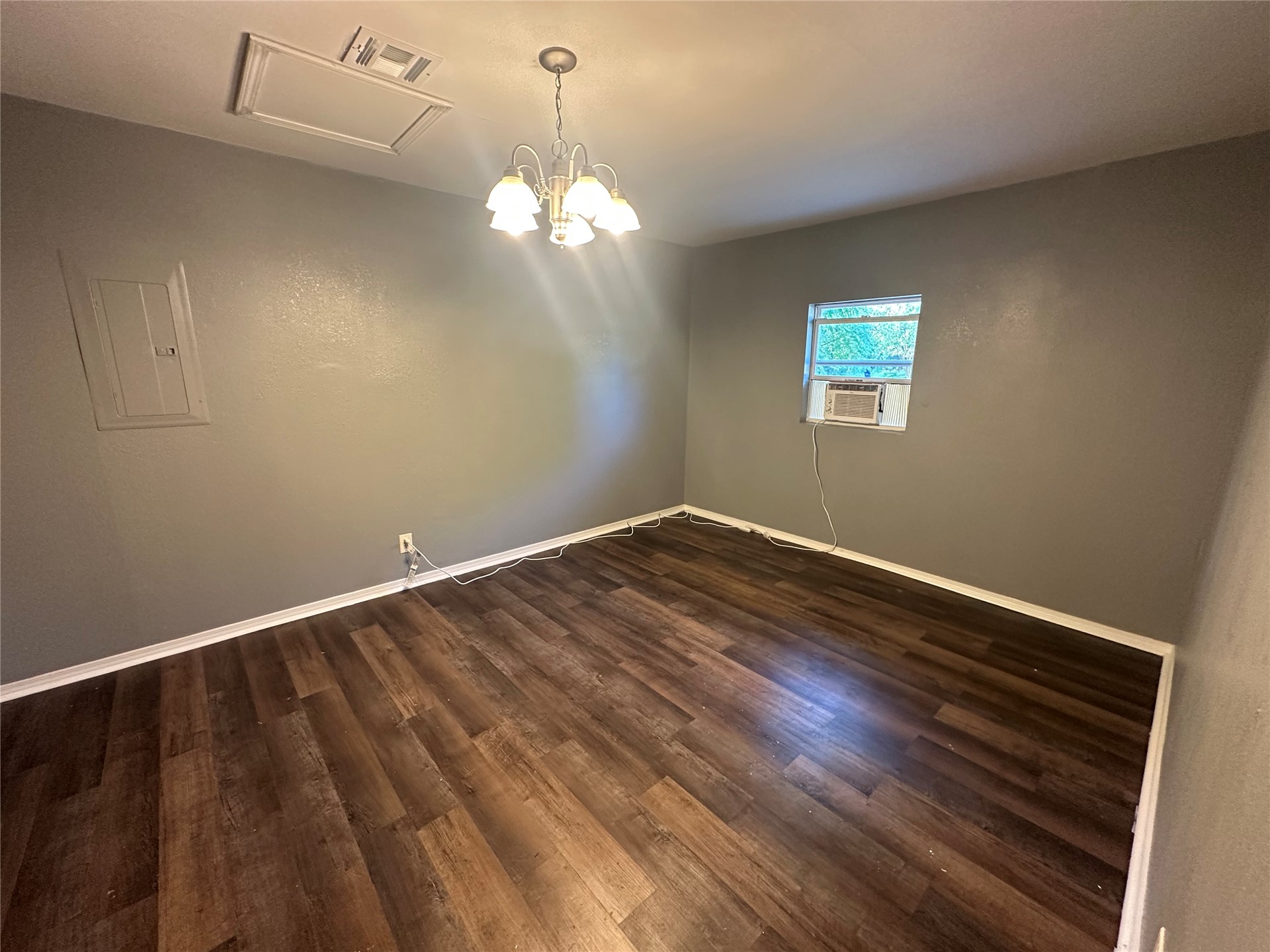 413 E Leecraft Property Photo 15