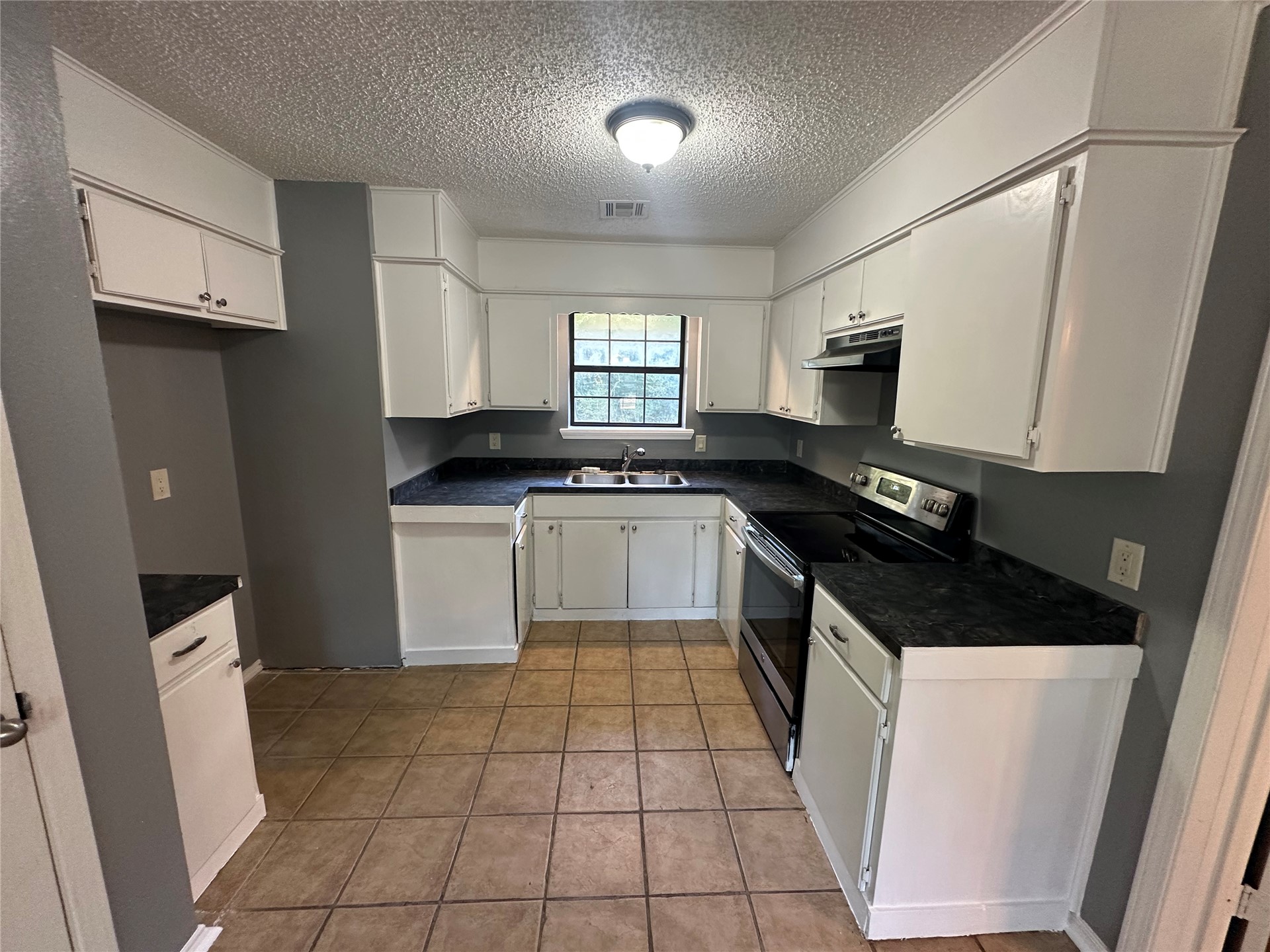413 E Leecraft Property Photo 17