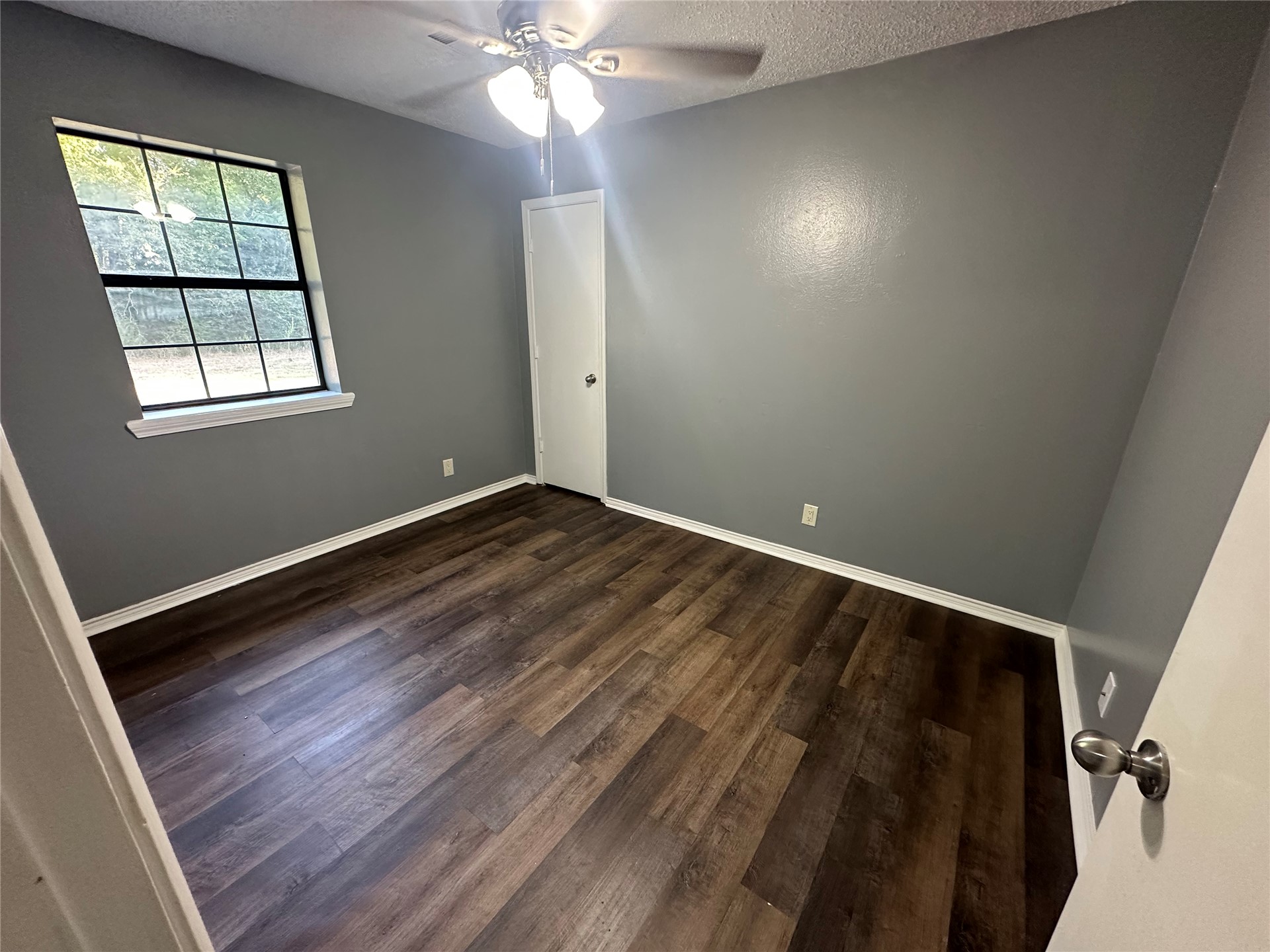 413 E Leecraft Property Photo 23